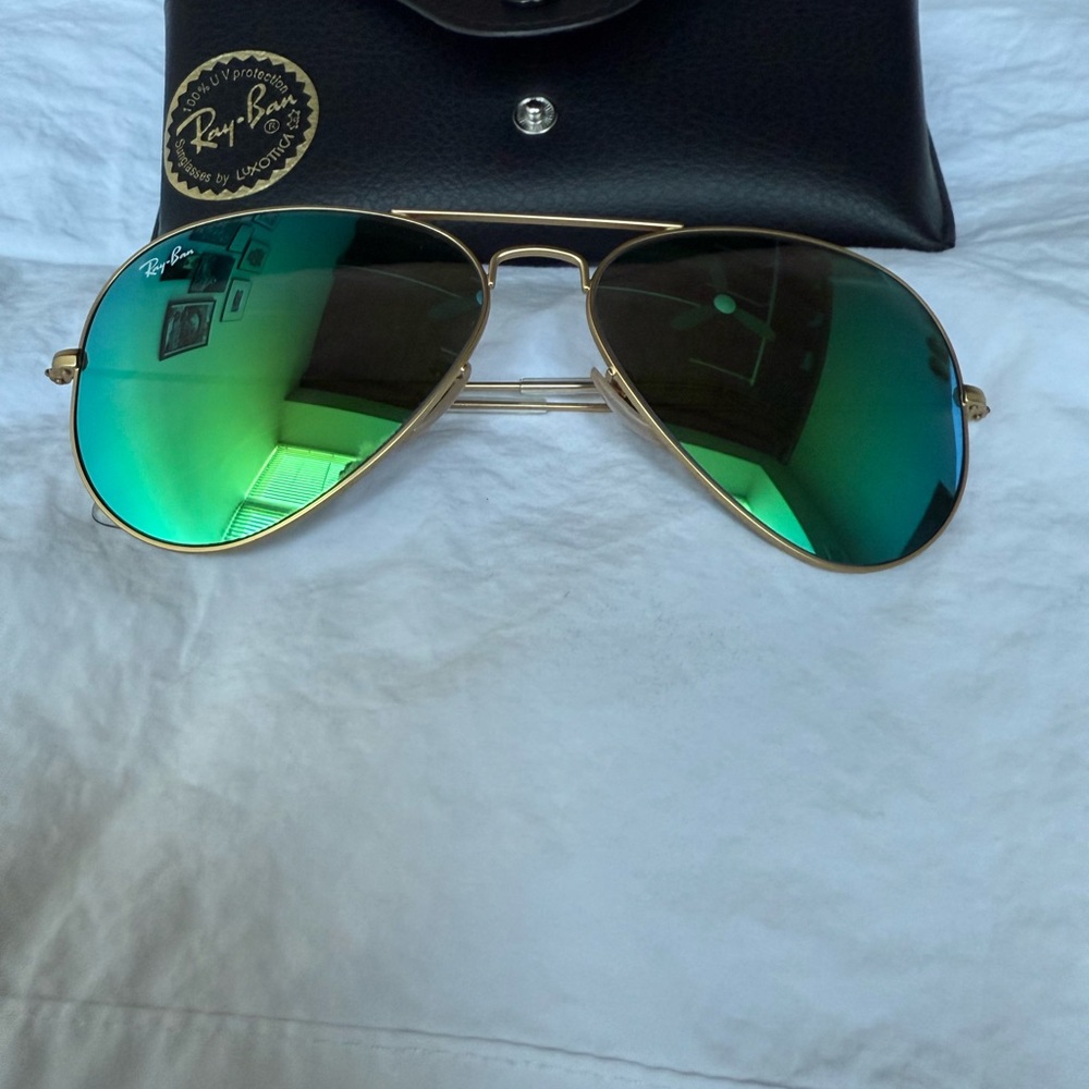 Ray-Ban Aviator Sunglasses with Gold Frame and Blue/Green Lenses